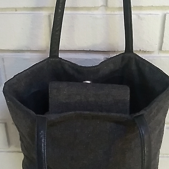 Modern Elements Gray Wool Feel Shoulder Bag. - Picture 3 of 8